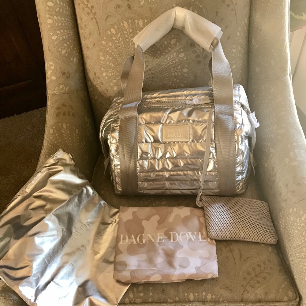 NWT Dagne Dover Landon Medium/Silver Puff